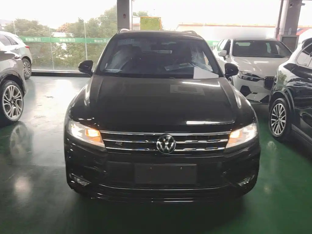 Volkswagen Tiguan L — фото 2
