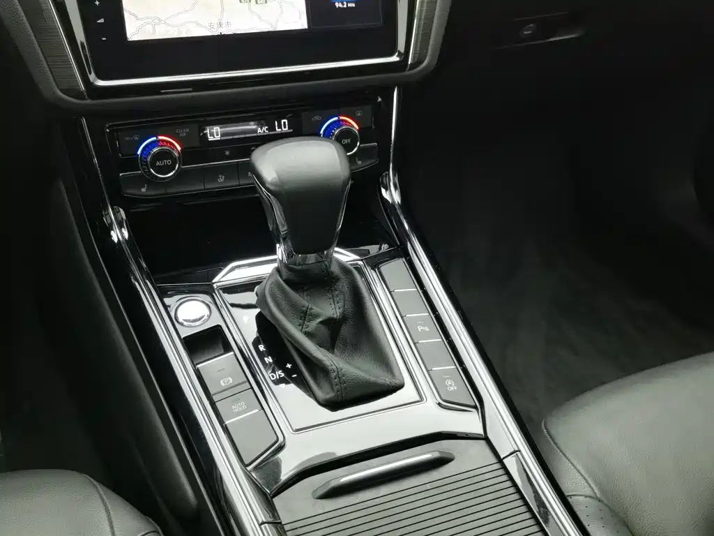 Volkswagen Phideon — фото 13