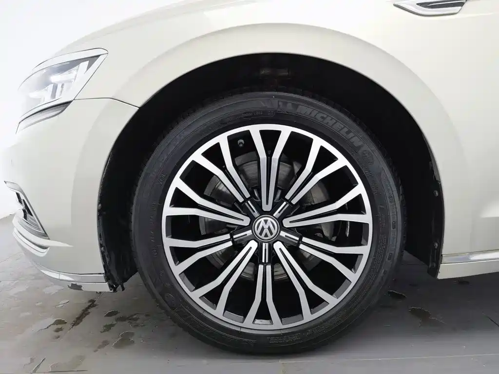 Volkswagen Phideon — фото 17