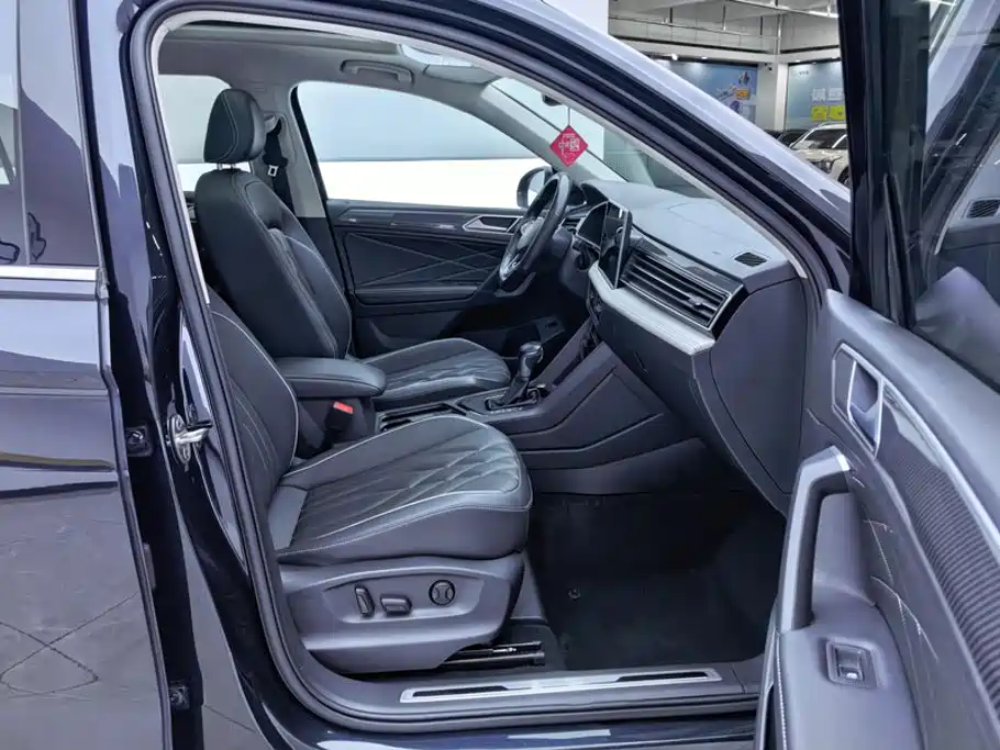 Volkswagen Tiguan L — фото 8