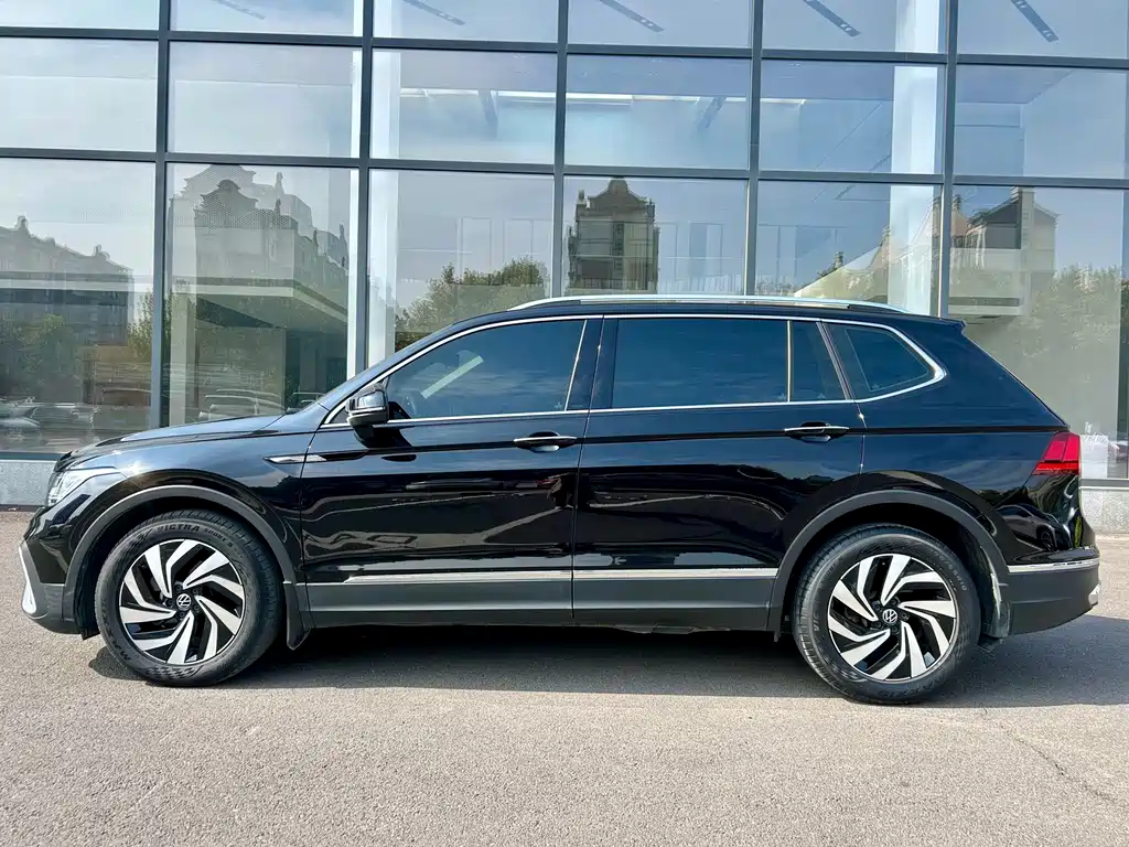 Volkswagen Tiguan L — фото 3