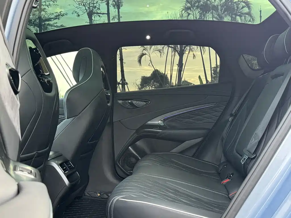BYD Seal — фото 11