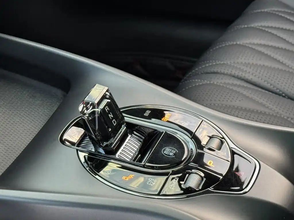 BYD Seal — фото 27