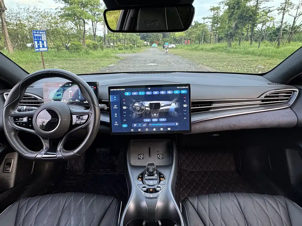 BYD Seal — фото 9