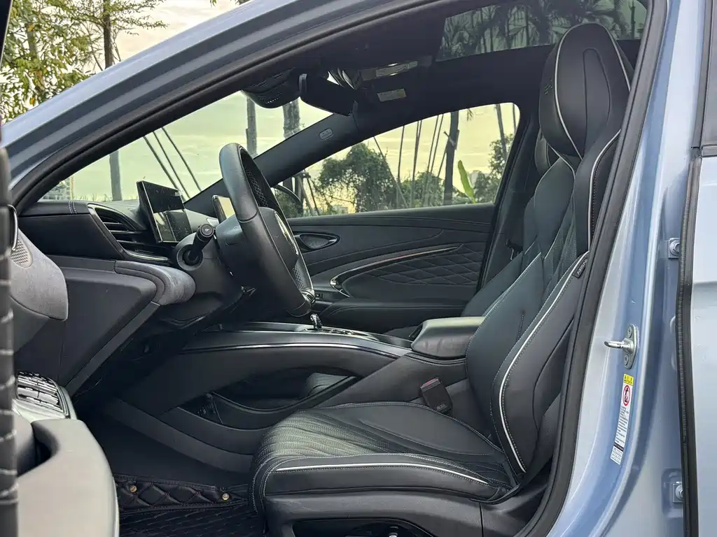BYD Seal — фото 10