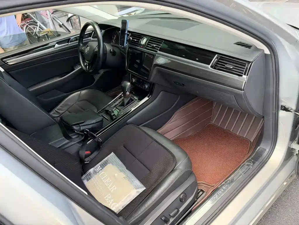 Volkswagen Phideon — фото 3