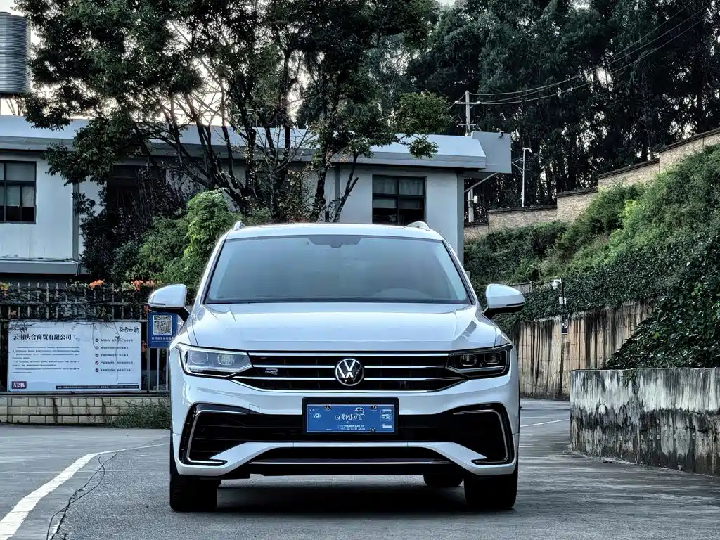 Volkswagen Tiguan L — фото 2
