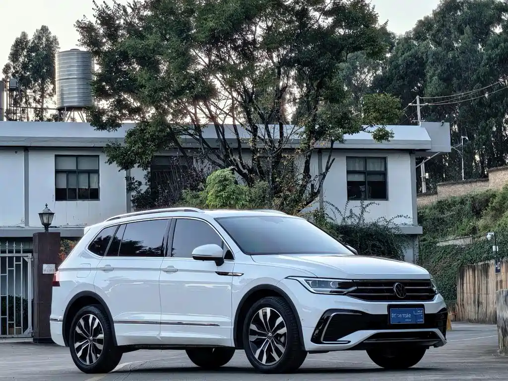 Volkswagen Tiguan L — фото 3