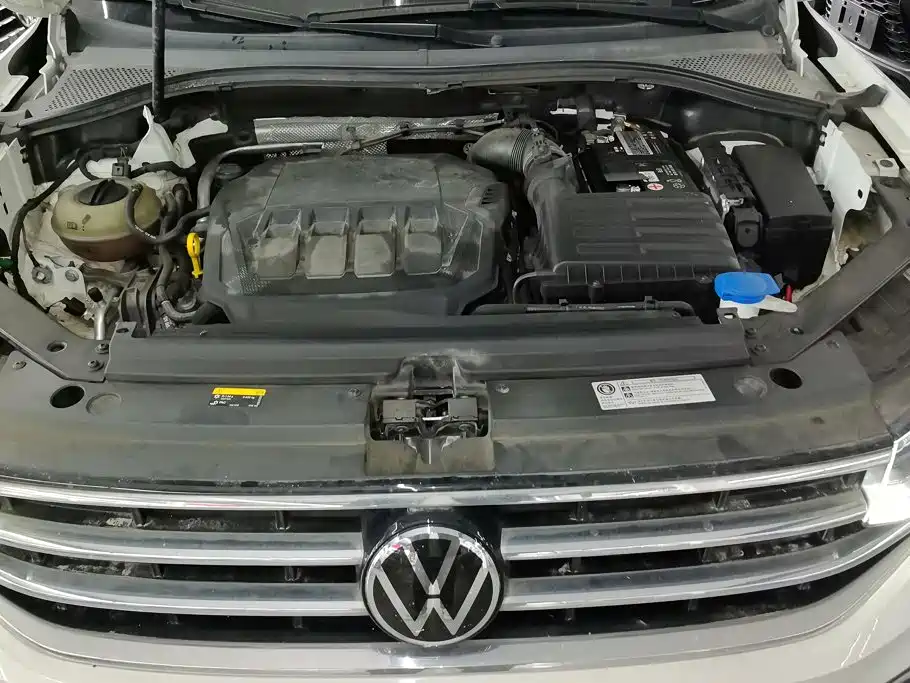 Volkswagen Tiguan L — фото 10
