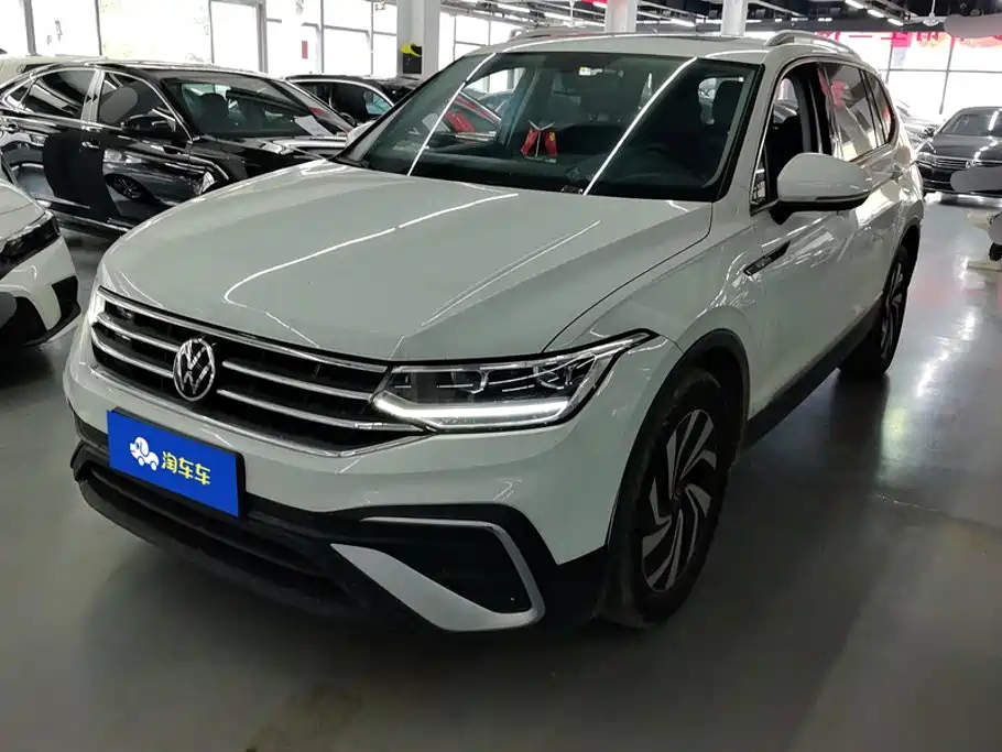 Volkswagen Tiguan L — фото 1