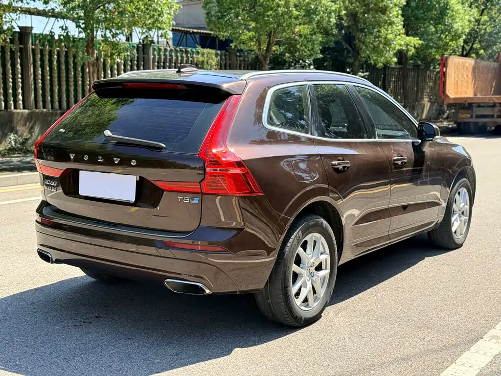 Volvo XC60 — фото 4
