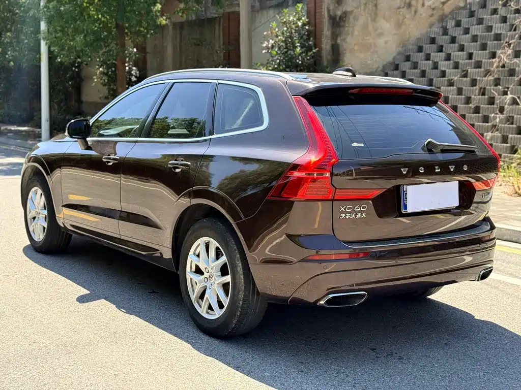 Volvo XC60 — фото 6