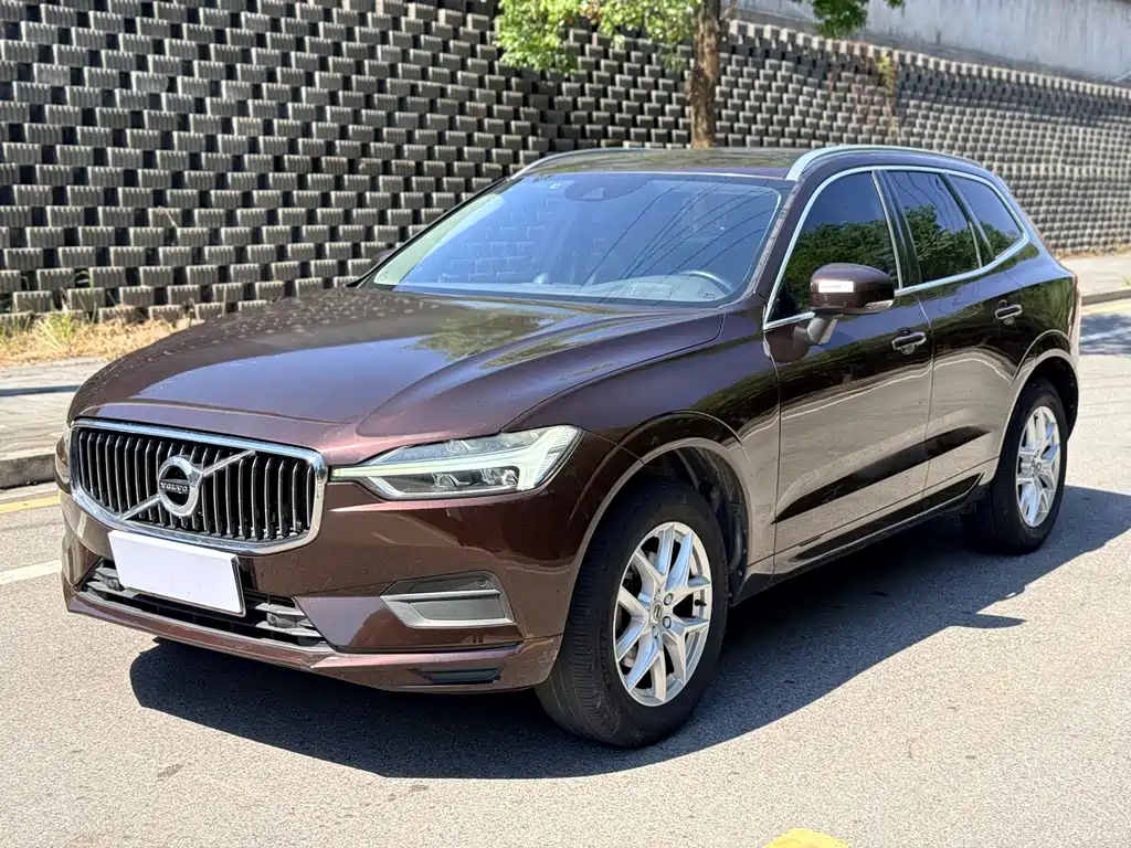 Volvo XC60 — фото 1