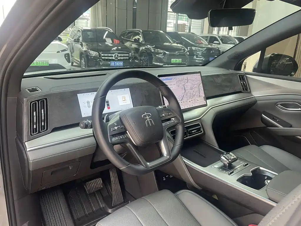 BYD L DM-i — фото 9