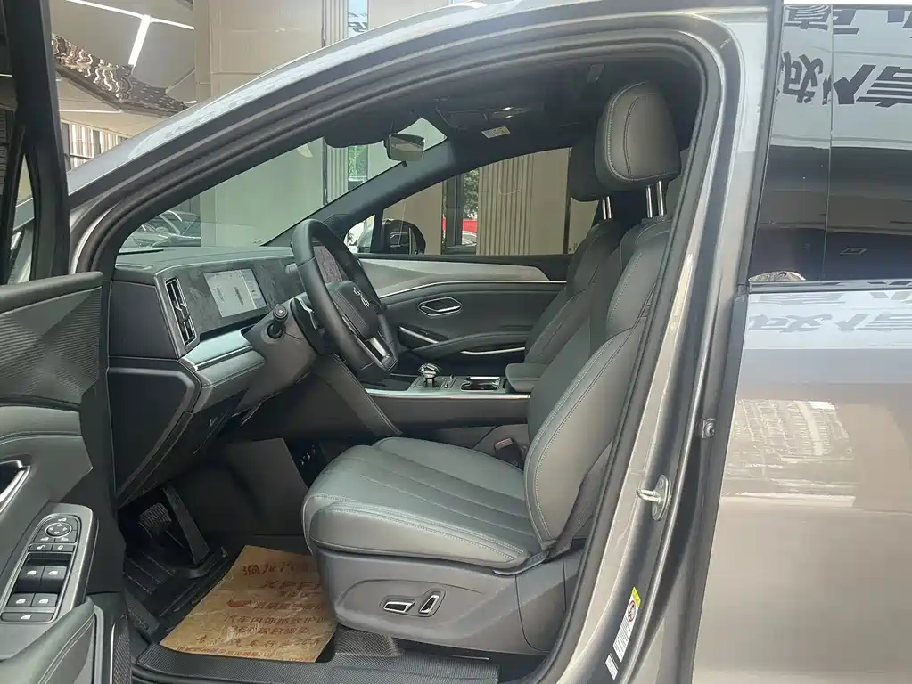 BYD L DM-i — фото 10