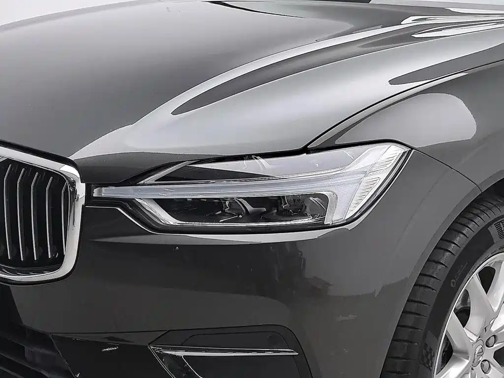 Volvo XC60 — фото 5