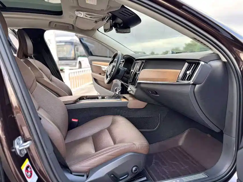 Volvo S90 — фото 4
