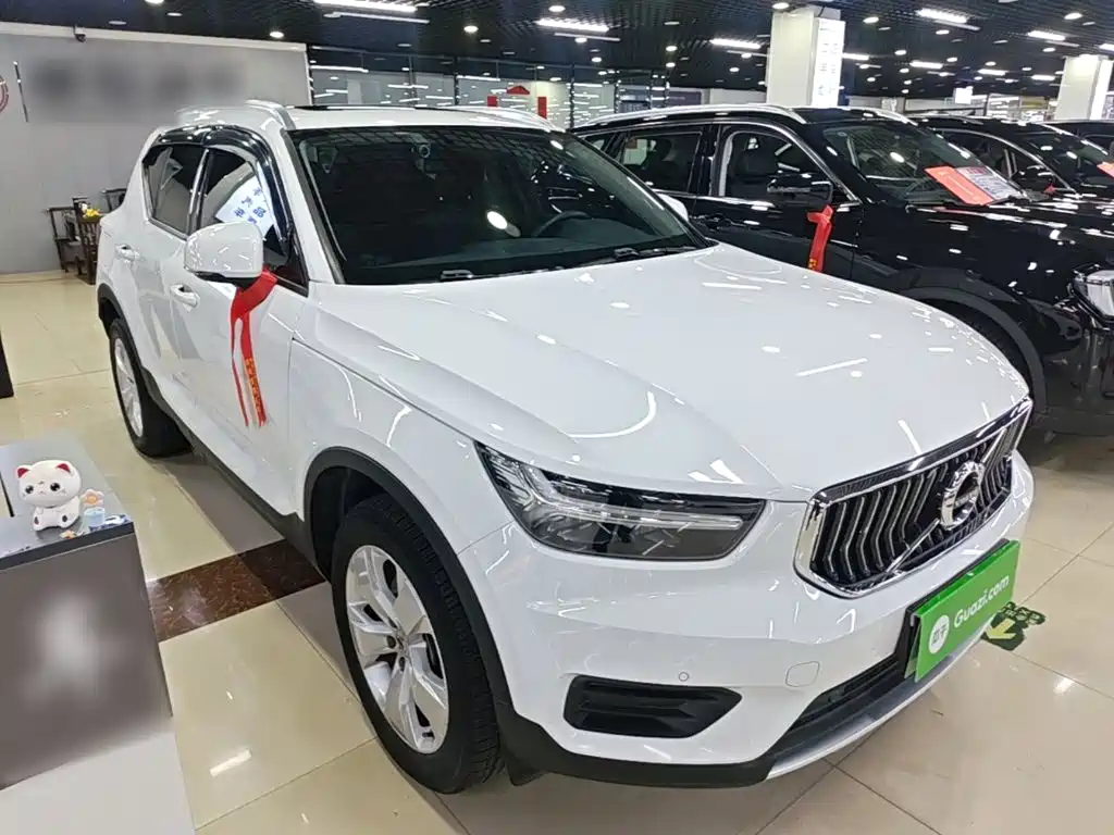 Volvo XC40 — фото 3