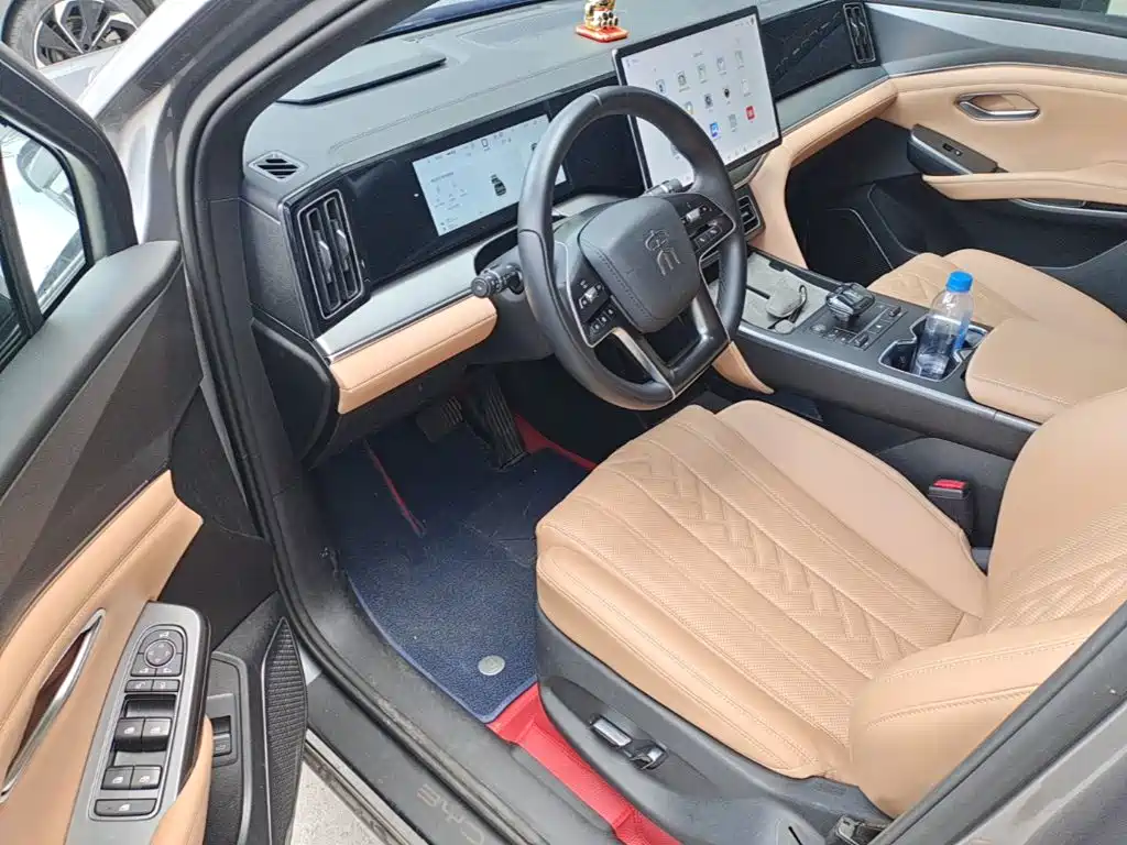 BYD L DM-i — фото 16