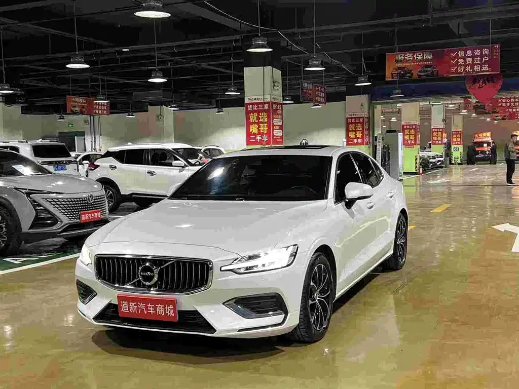 Volvo S60 — фото 1
