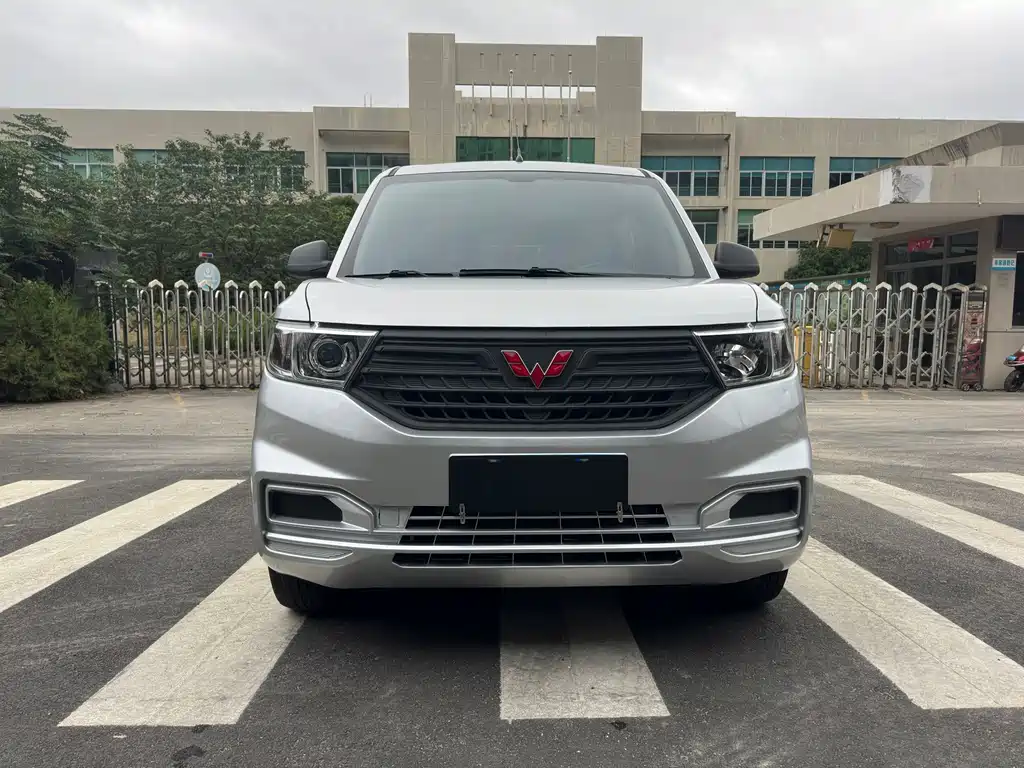 Wuling Hongguang V — фото 2