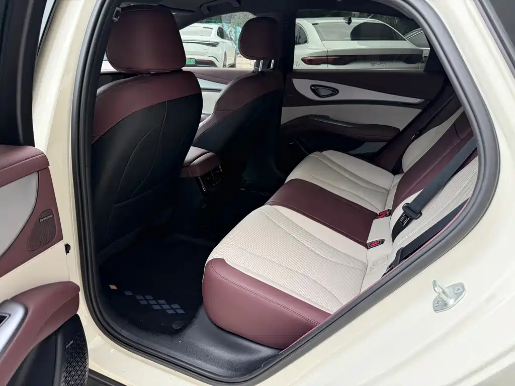 BYD Seal 07 DM-i — фото 4