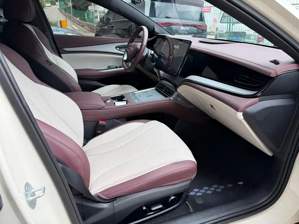 BYD Seal 07 DM-i — фото 6