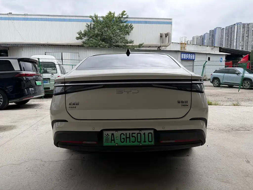 BYD Seal 07 DM-i — фото 9