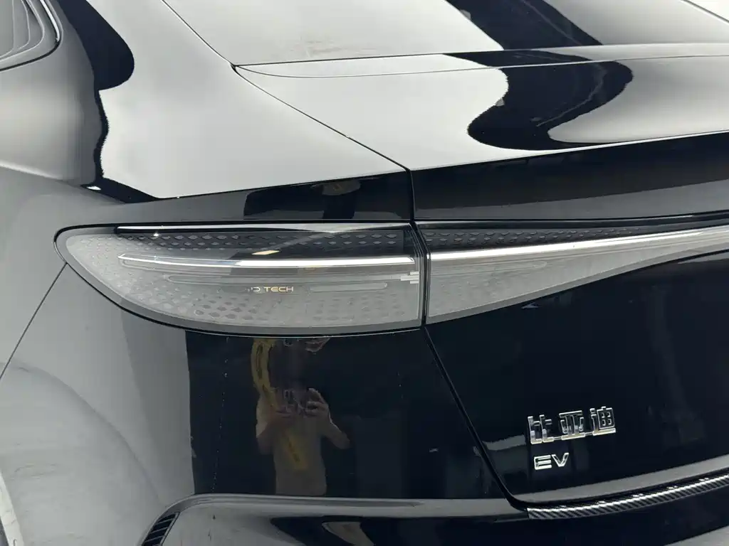 BYD Seal — фото 19