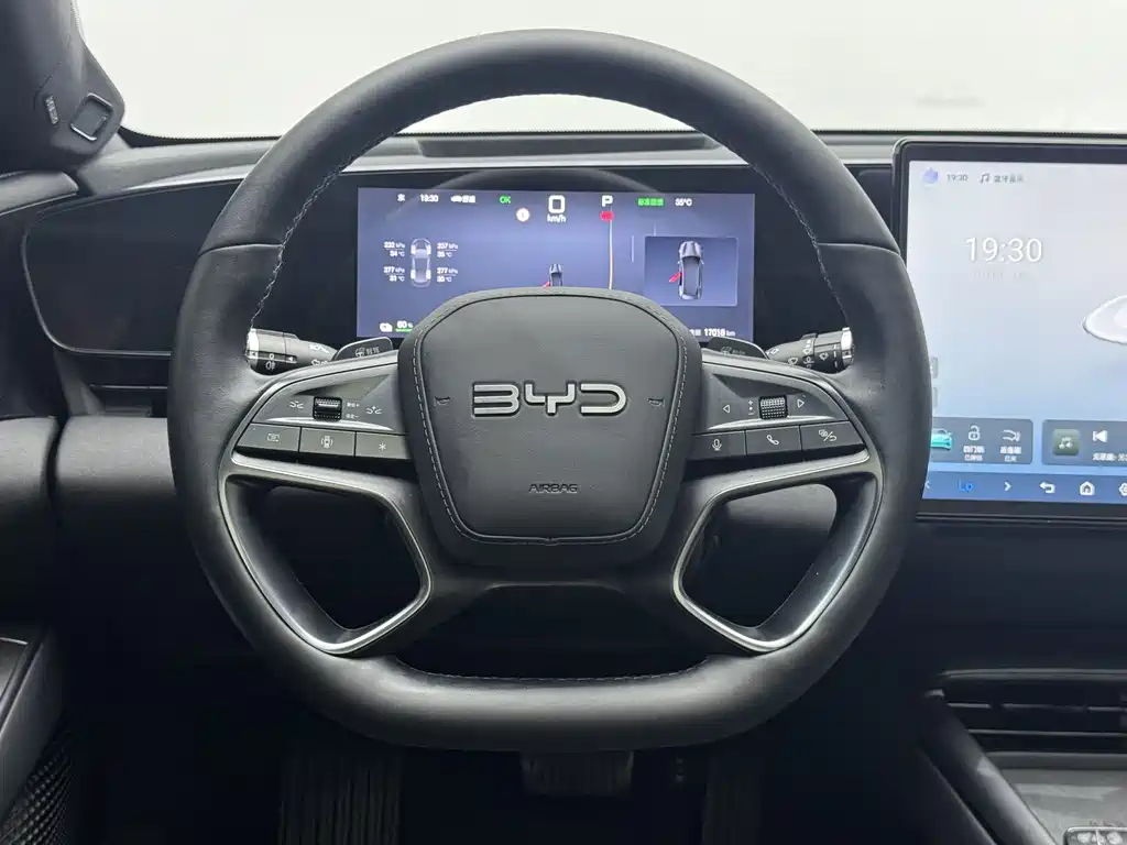 BYD Seal — фото 8