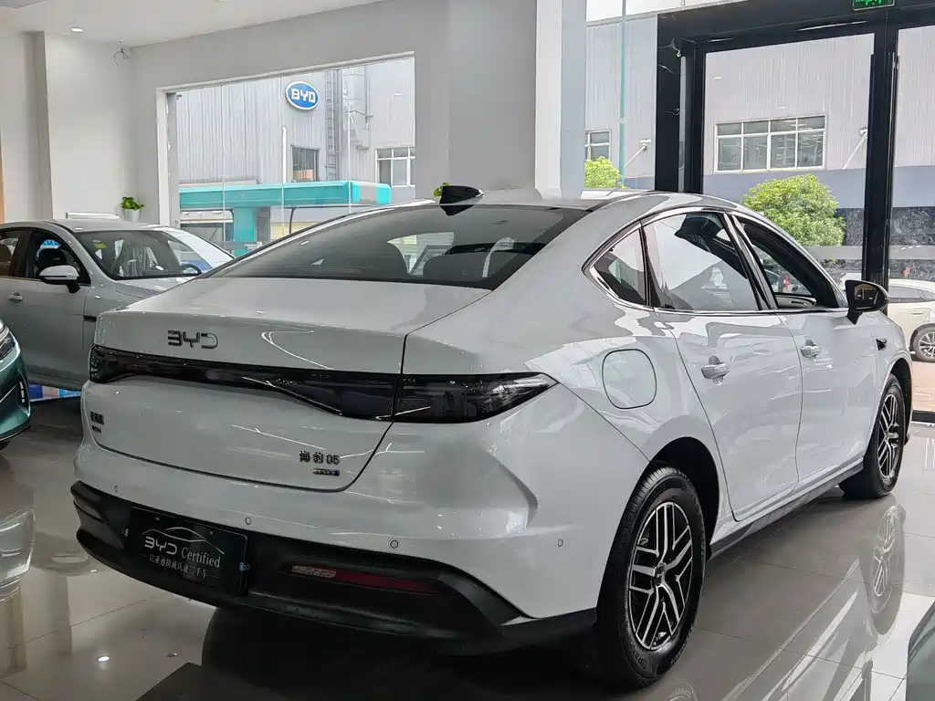 BYD Seal 05 DM-i — фото 9