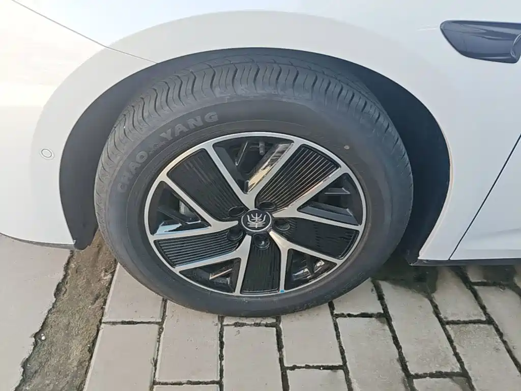 BYD Qin L — фото 23