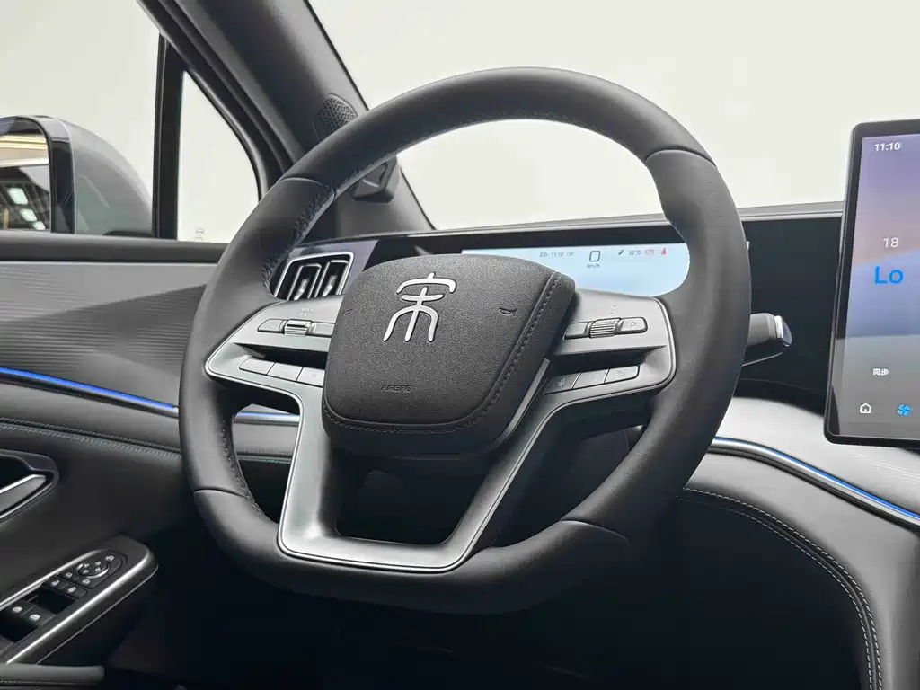 BYD L DM-i — фото 11