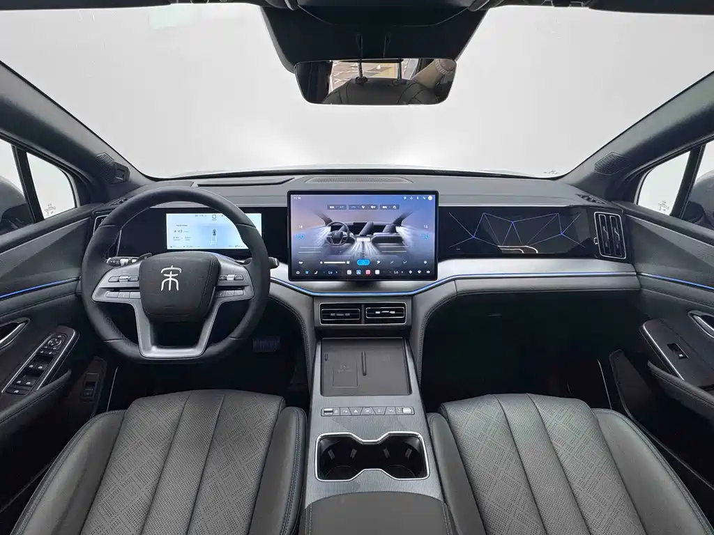 BYD L DM-i — фото 10