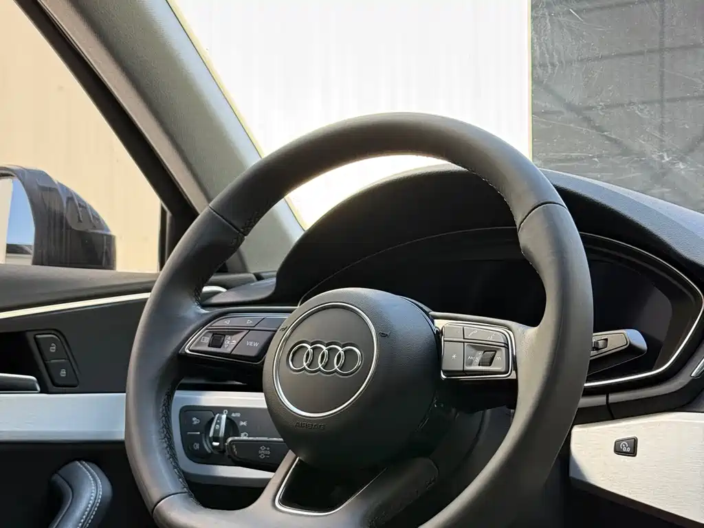 Audi A4L — фото 29
