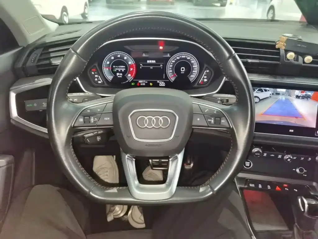 Audi Q3 — фото 10