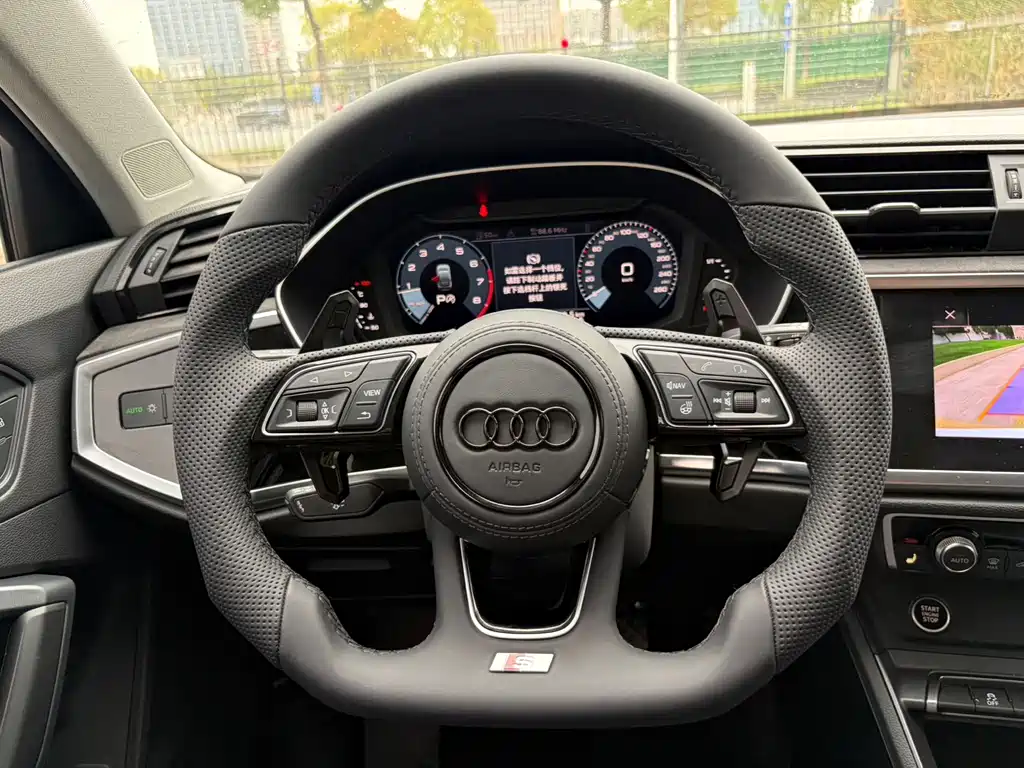 Audi Q3 Sportback — фото 13