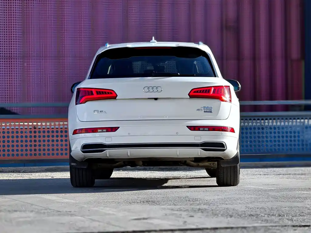 Audi Q5L — фото 5