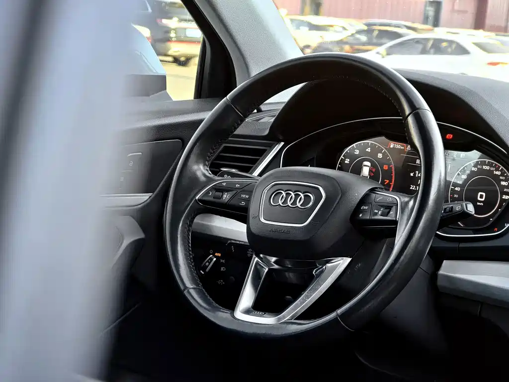 Audi Q5L — фото 9