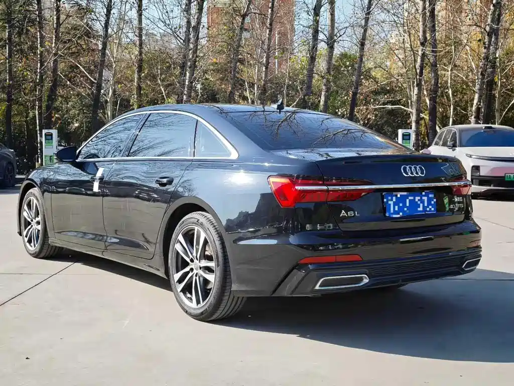 Audi A6L — фото 9