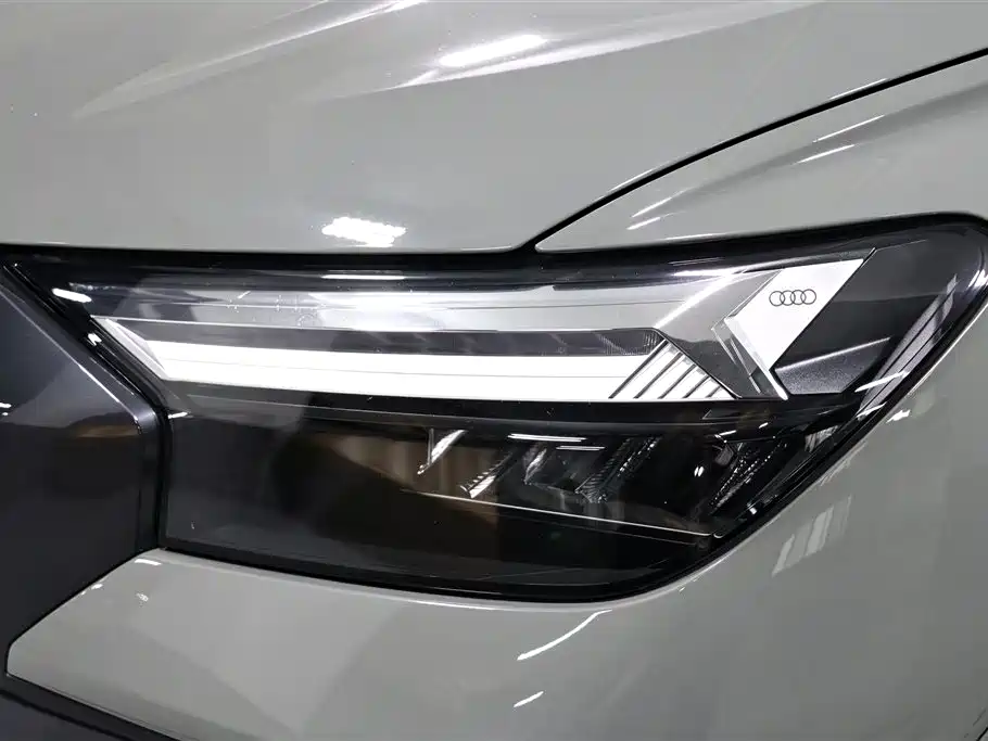 Audi Q4 e-tron — фото 13