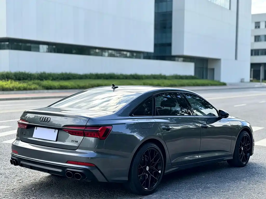 Audi A6L — фото 6