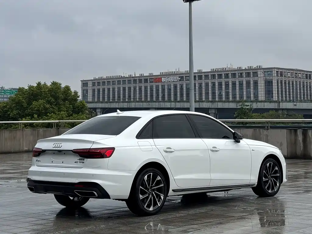 Audi A4L — фото 6