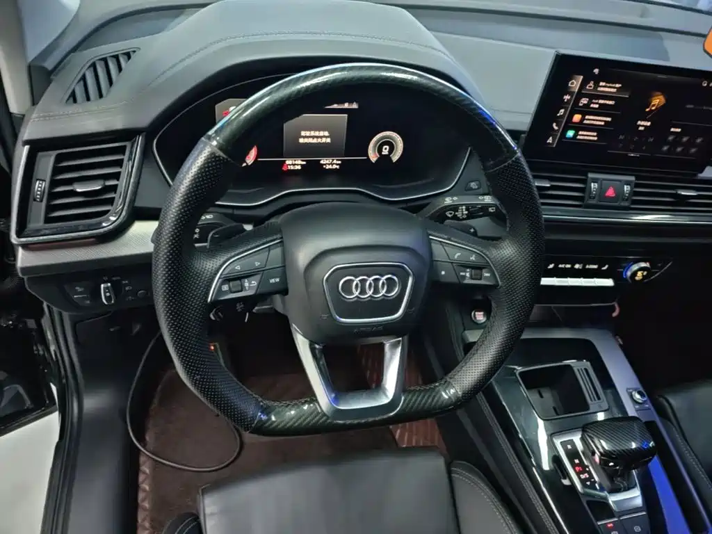 Audi Q5L — фото 10
