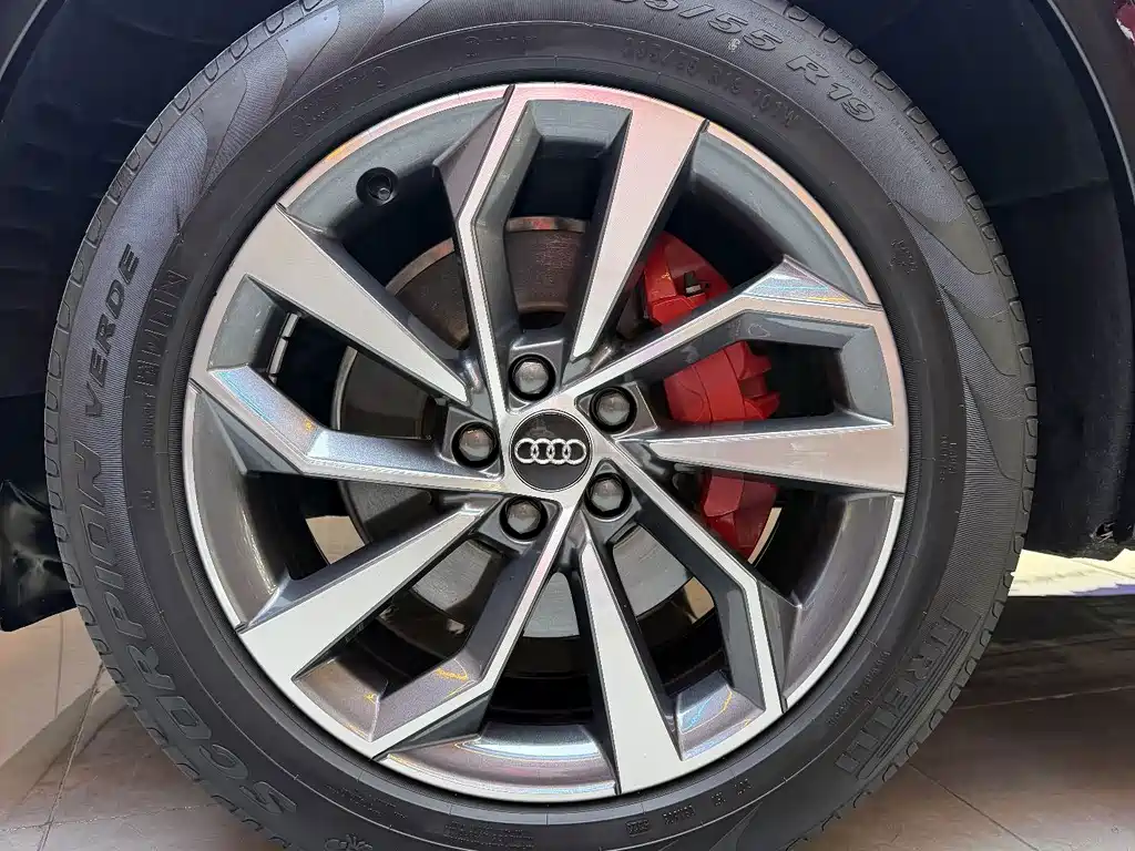Audi Q5L — фото 15