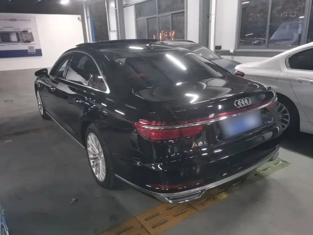 Audi A8 — фото 4
