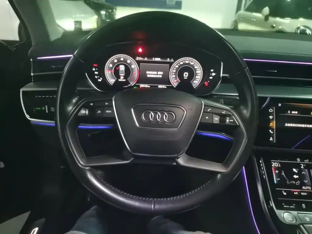 Audi A8 — фото 10