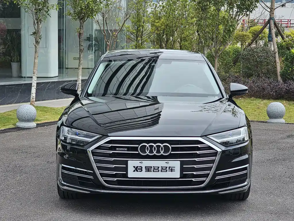 Audi A8 — фото 2