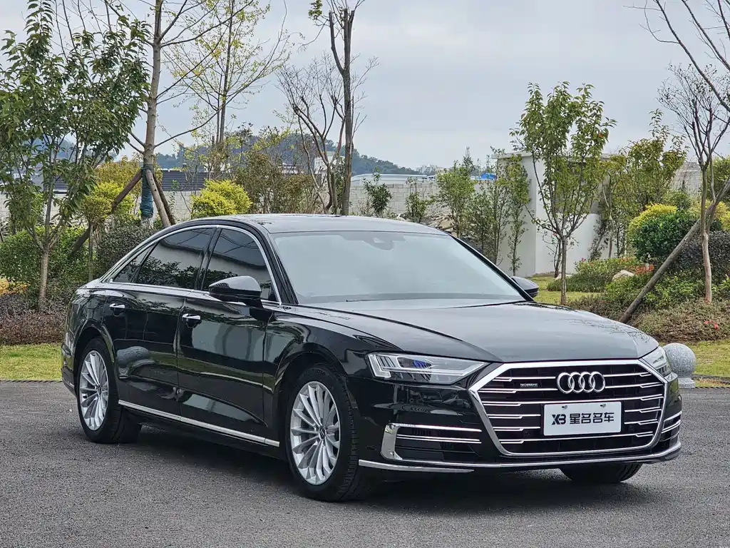 Audi A8 — фото 3