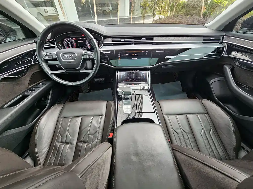 Audi A8 — фото 5